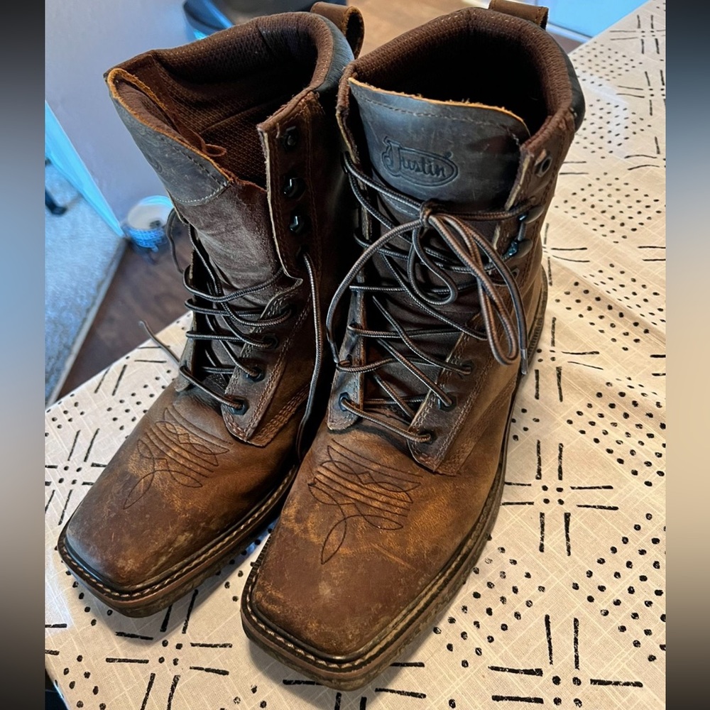 Like New Justin boots 10.5 D